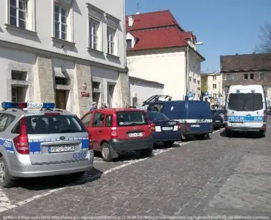 Policjanci z Sosnowca ostrzegli dzieci przed wakacyjnymi zagrożeniami