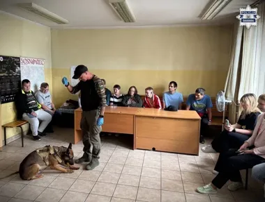 Największe zainteresowanie wzbudził policyjny pies podczas wizyty w Sosnowcu